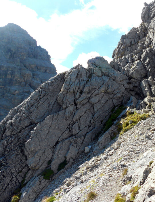 Der Aufstieg zum Hochvogel über die Kreuzspitze ist mit kleineren Klettersteigen gespickt