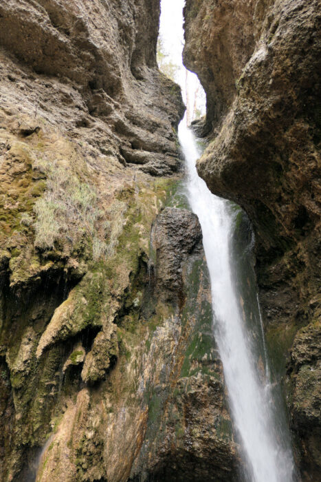 Der Hinananger Wasserfall hat eine verschnörkelte Schneise in das weiche Gestein gegraben