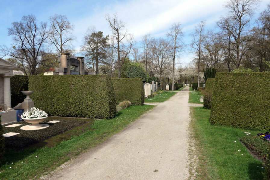 Abteile für große Familiengräber im Münchner Nordfriedhof