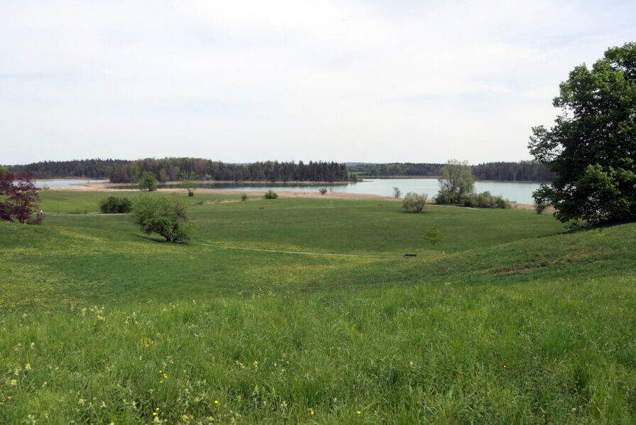 Ausblick auf die fast unberührte Natur rund um den großen Ostersee bei der Privatklinik Lauterbacher Mühle
