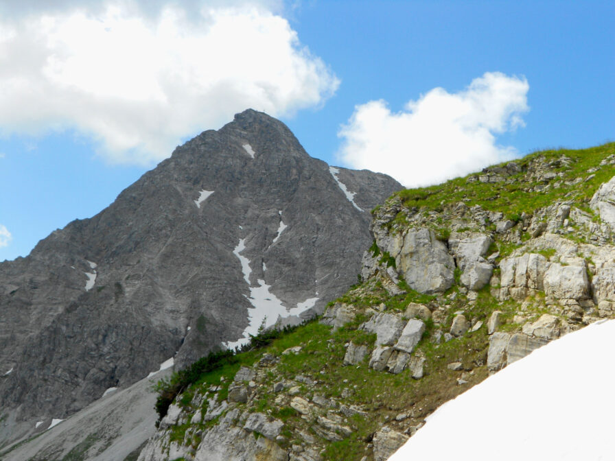 Blick hinauf zum Gaishorn beim nordöstlichen Aufstieg über die obere Roßalpe